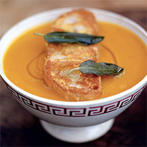 Превосходный тыквенный суп с лучшими сырными крутонами